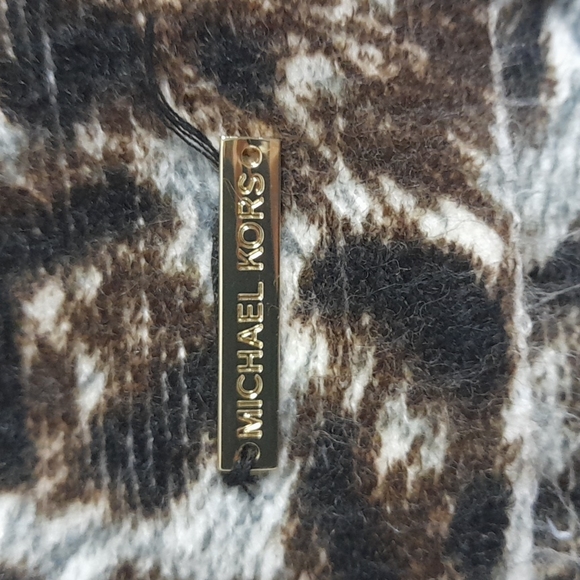 Michael Kors 100% Acrylic Infinity Scarf 170 - Picture 3 of 3
